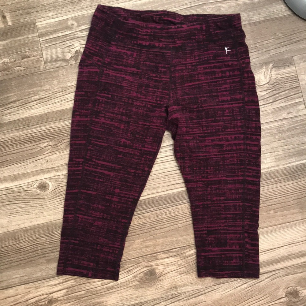 Danskin now sweat shocking compression Capri sz: M